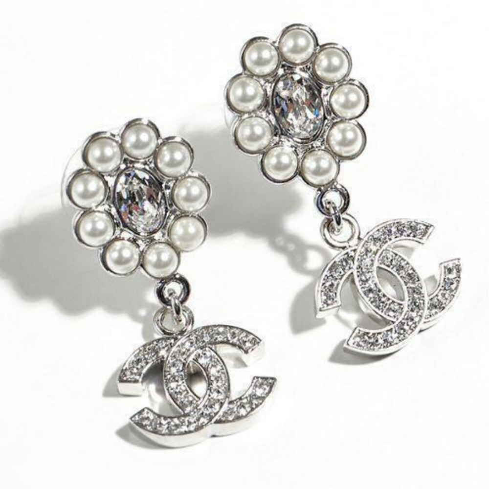 CHANEL Pearl and Crystal CC Dangle Earrings - Picture 1 of 4